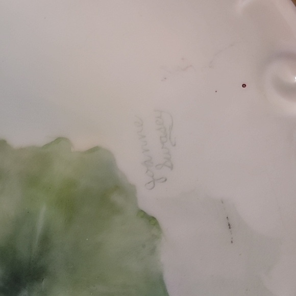 Vintage Floral painted plate porcelain w/ already attached hardware for hanging - Picture 5 of 12